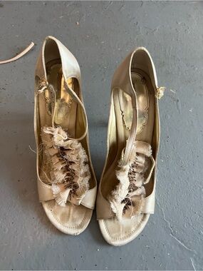 Max Studio Cream Open-Toe Ruffle Slingback Heels